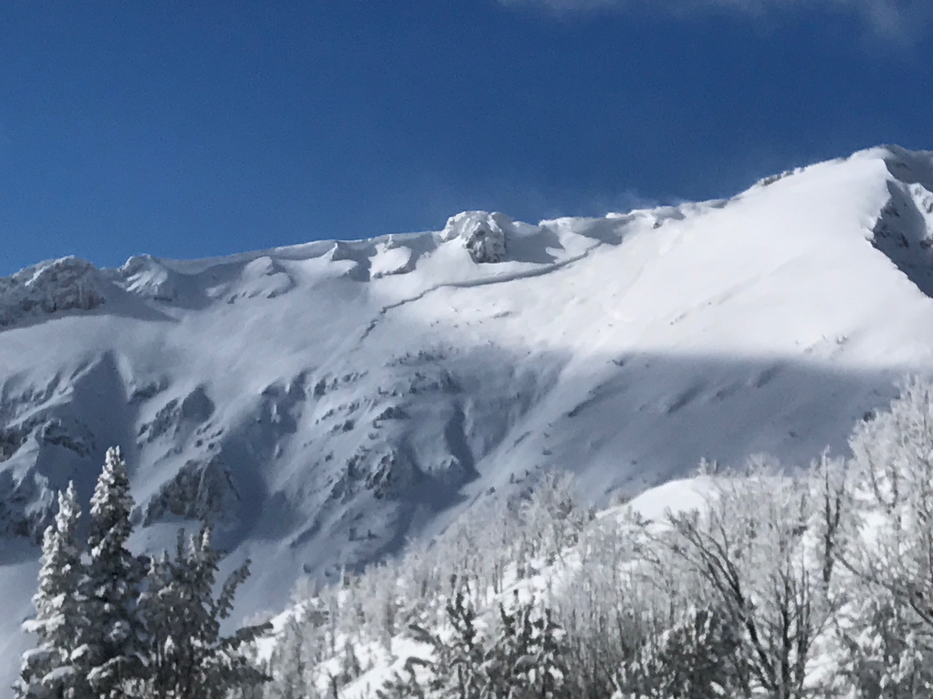 Large slab avalanche in Tepee Basin