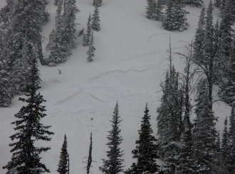 Skier triggered storm slabs on the Ramp